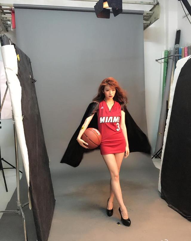 NBA女主播徐小溢私房照曝出，身材完美堪比平面模特