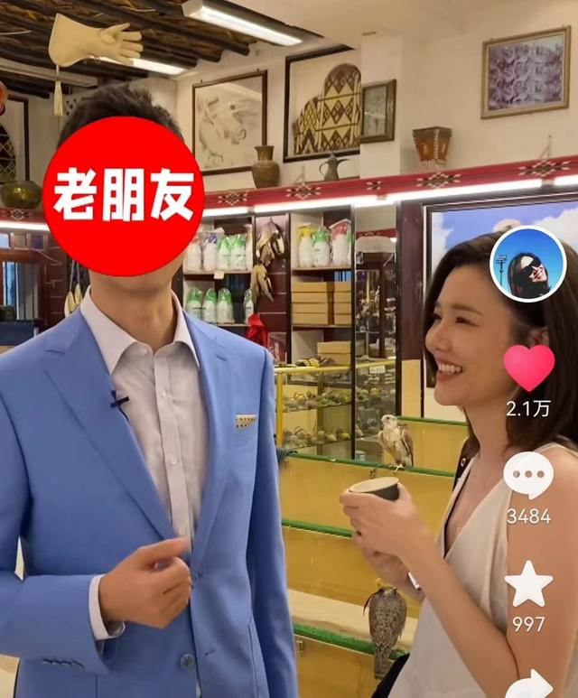 前央视美女主播现身世界杯,街头遇前同事,声音熟悉被猜是邵圣懿
