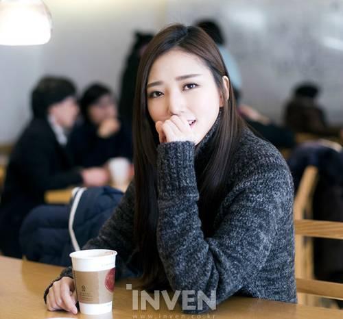 韩国LOL新晋女神主持，身材高挑颜值更胜前任