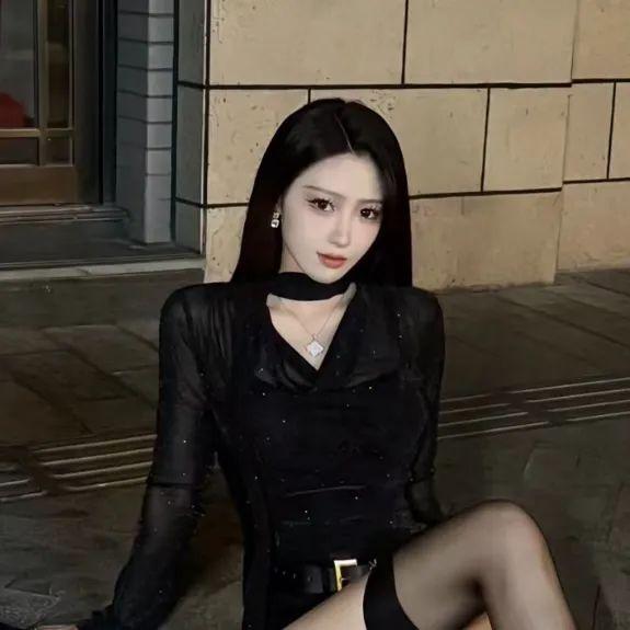 旭旭宝宝连麦女主播性感热舞,不停飞吻,惨遭老婆查房