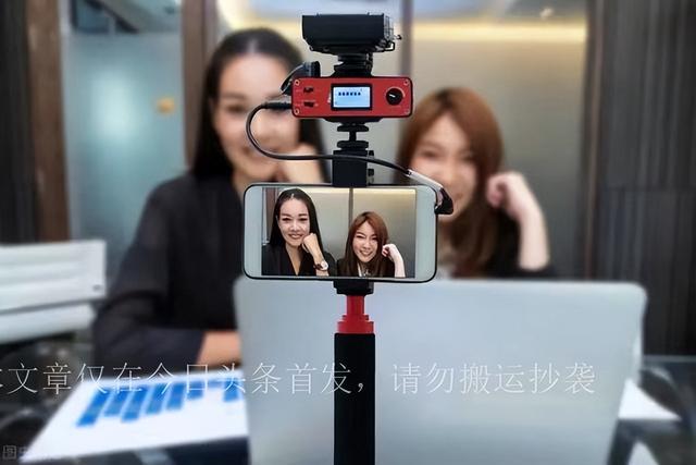 女主播表演“脱裤露乳”求榜一大哥打赏，网友：重赏之下必有勇妇