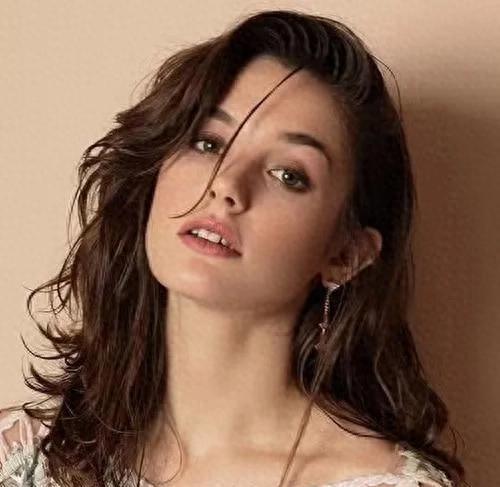 欧美系的绝美英国女星 SaiBennett 肤白貌美为艺术奉献!