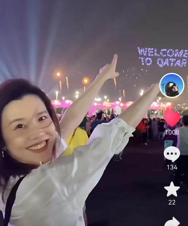 前央视美女主播现身世界杯,街头遇前同事,声音熟悉被猜是邵圣懿