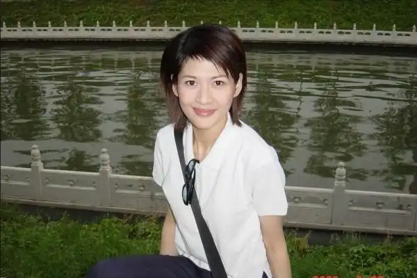 美女主持私生活混乱?和冯小刚夜宿8小时,陈红老公为其花1000万