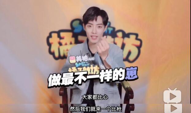 韩式比心不是韩国明星发明的?27年前赵雅芝就会了,连雪姨都比过