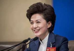 新闻央视女主播(央视女主播海霞再担国家监委新职务)
