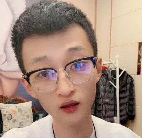 走红就“作死”的4网红:水泥妹遭唾弃,祁天道诈骗,二驴的炫富