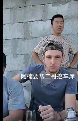 女主播直播舔侄子(大侄子频现爷奶家，原因不简单，背后有玄机)