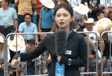 村BA女主持人李旭涵意外爆火，自然纯净无死角，比央视马凡舒还美