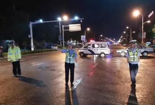 前些日子火了的“灵魂8问”兰州女交警,我们又对她做了更深入的采访...