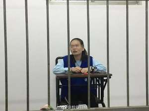 女主播琪琪用黄鳝(“黄鳝门”案一审宣判23人获刑，涉事女主播被判1年9个月)