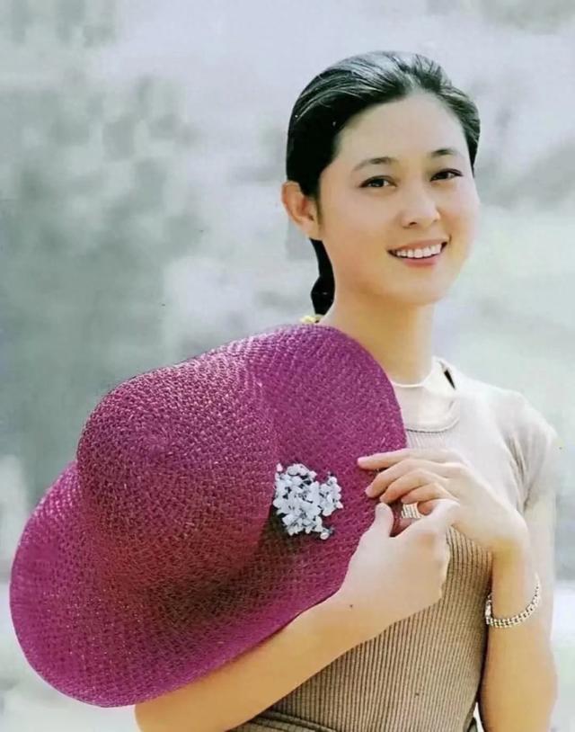 那些央视出品的女主持人有多绝！个个才貌双全，你最想娶哪一位？