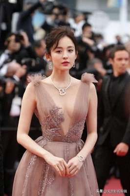 女主播被狒狒袭胸(娜扎：从颜值出圈到演技进阶的蜕变之路)