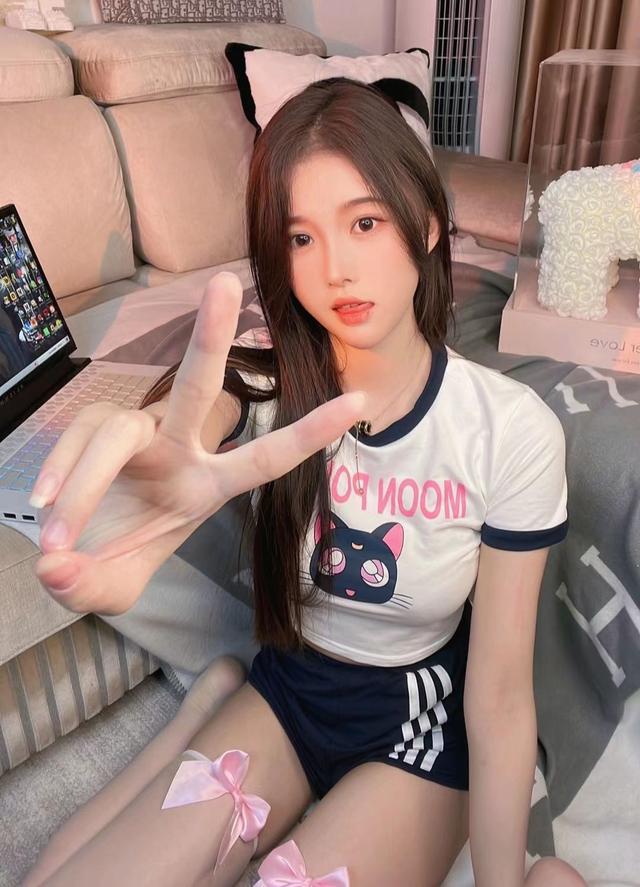二次元美女主播奶瓶儿热度飙升,cos迦南真的是太绝了