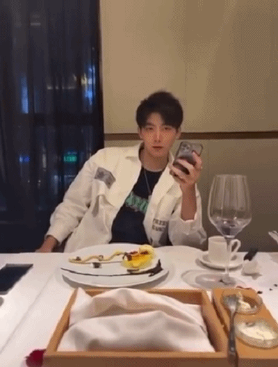 女星“大王”在节目向男友求婚,闺蜜杨紫周扬青毛不易围观送祝福