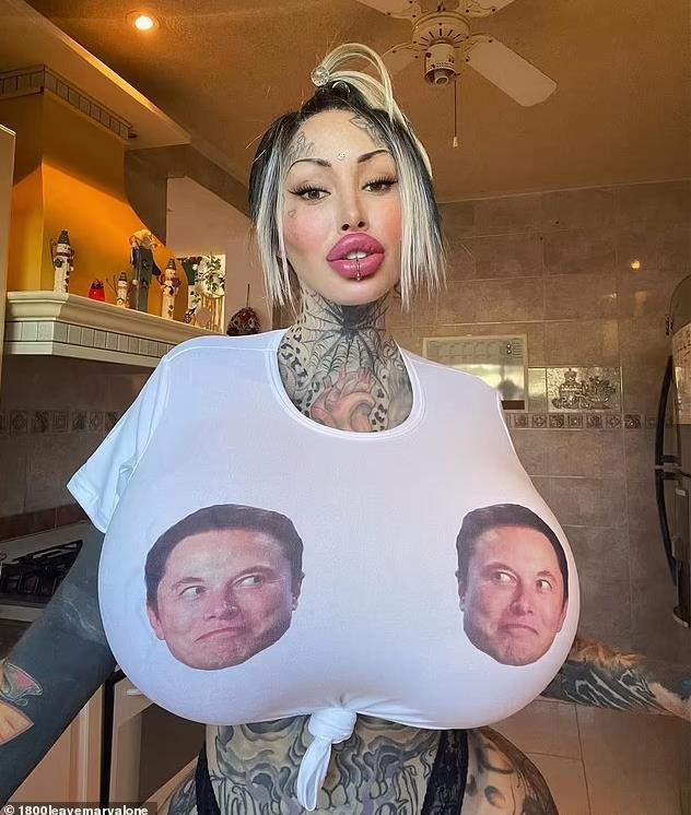 加拿大女网红沉迷整形,结果胸给隆“炸”了,剩单侧巨乳