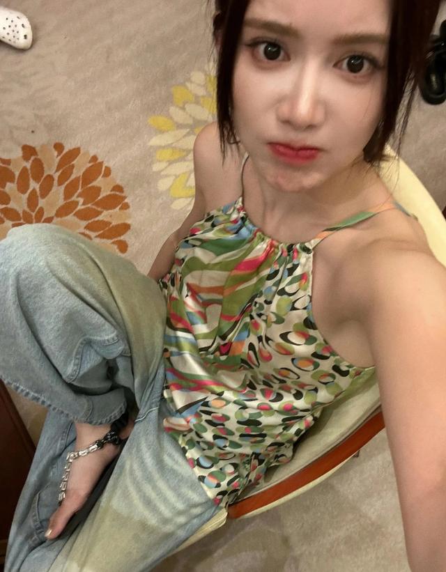 腾讯体育主持人美娜小狗蹲合集这个动作很考验腿长