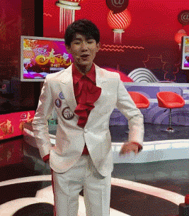 韩式比心不是韩国明星发明的?27年前赵雅芝就会了,连雪姨都比过