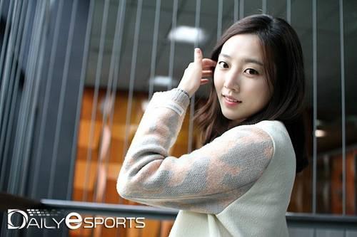 韩国LOL新晋女神主持，身材高挑颜值更胜前任