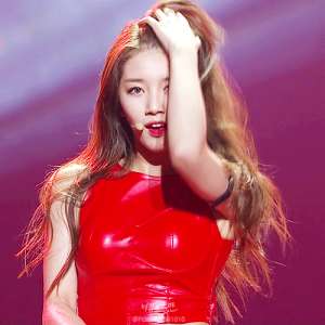 韩国女主播红衣(韩国女爱豆超绝红衣动图有你喜欢的类型吗)