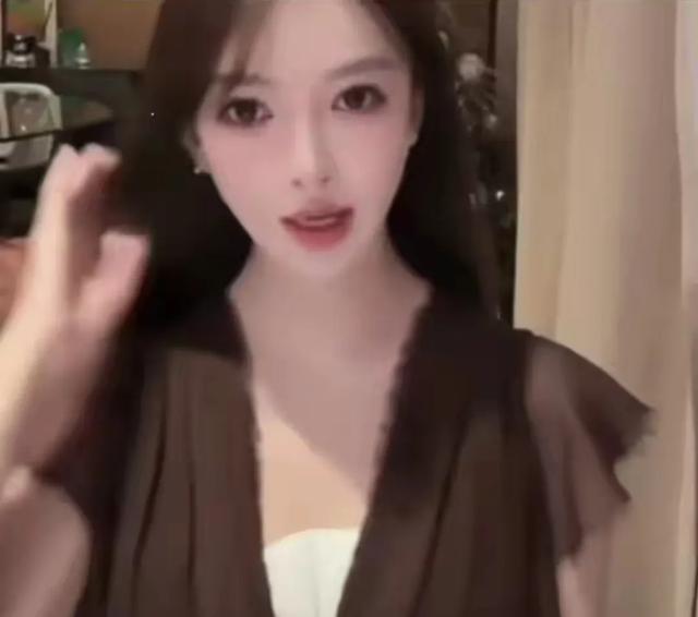 叶珂直播卫生纸遮胸:博眼球还是行业乱像?
