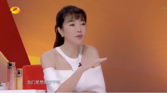李佳琦直播间公开怼女助理:请别用你的三观,去要求整个世界