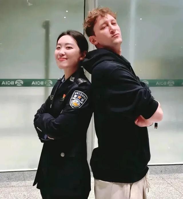 埃文凯尔机场哽咽告别，感谢中国热情接待！说三个好消息让人惊喜