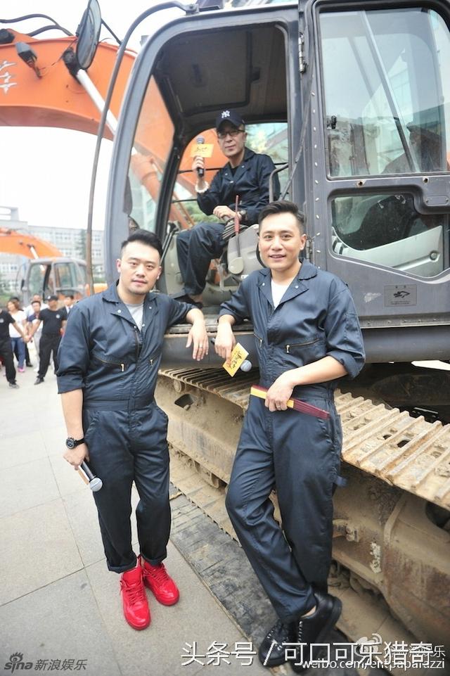 刘烨微博晒写真照，深沉安静展文艺气质