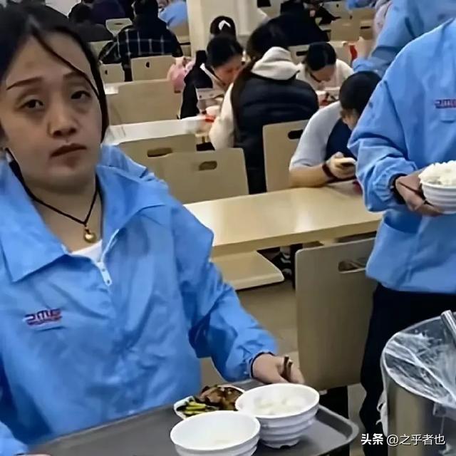 后续!厂妹“熊猫眼”视频爆火后竟被开除!领导神回复惊呆全网!