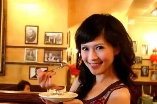 美女主持私生活混乱?和冯小刚夜宿8小时,陈红老公为其花1000万