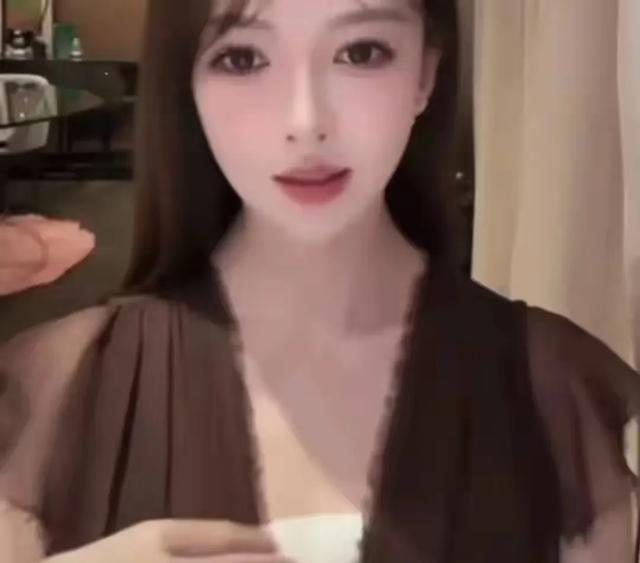 叶珂直播卫生纸遮胸:博眼球还是行业乱像?