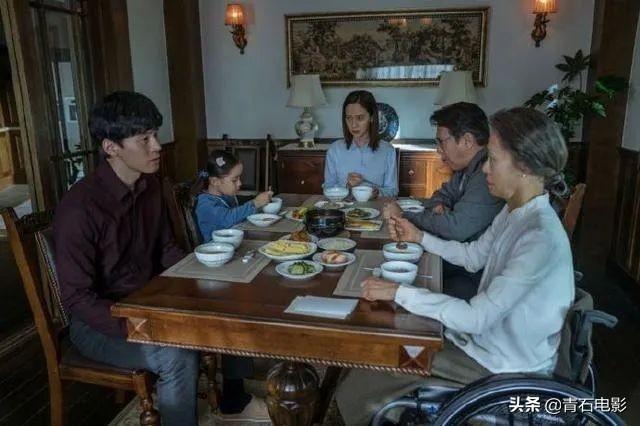 新上映的韩国惊悚片，韩网评分9.4，宋智孝为演女主每天跑10公里