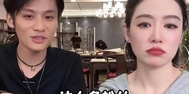 三只羊女主播停播后集体现身,素颜的她们暴露真面目,实在辣眼!