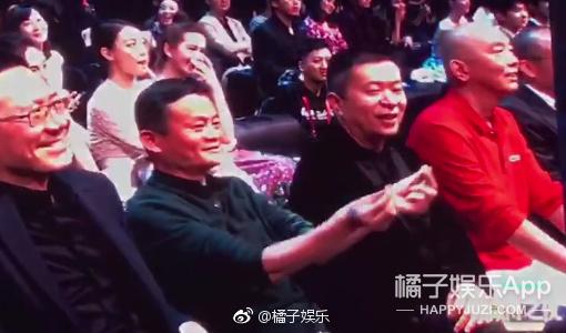 韩式比心不是韩国明星发明的?27年前赵雅芝就会了,连雪姨都比过