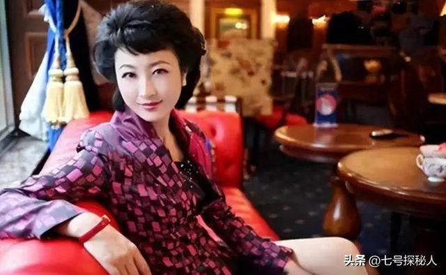 央视主持人张斌,被妻子当众揭发出轨,如今二人怎么样了?