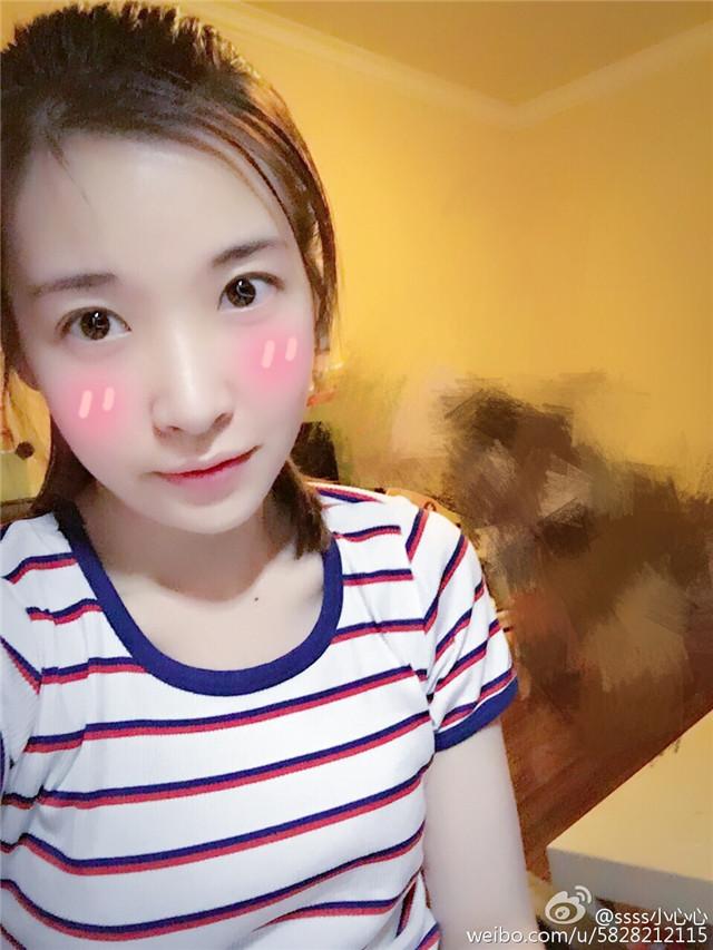 爱奇艺广告里唱《Fly away》的主播是谁？