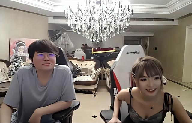 姿态整场被硬控!周敢敢穿黑丝庄园热舞,Letme:LLW还不出来吗