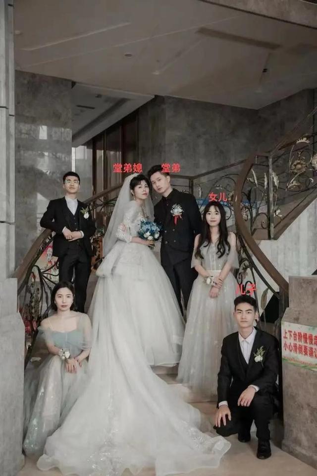豆二两堂弟小界女朋友罕见露面,打破剧本谣言,网友直呼郎才女貌