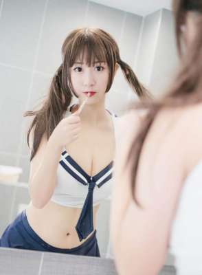 斗鱼有过福利的女主播(斗鱼女主播猫九酱Sakura学生装诱惑湿身福利套图)