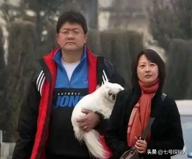 央视主持人张斌,被妻子当众揭发出轨,如今二人怎么样了?