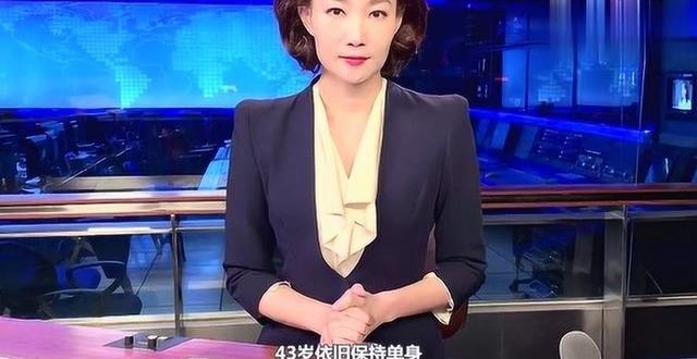 47岁李梓萌惊现沈阳！素颜高挑引爆议论，单身之谜终揭晓？