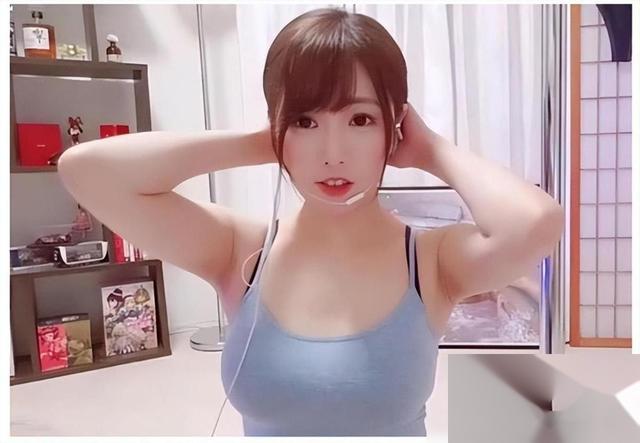 不堪入目!女主播忘关摄像头,换衣全过程被直播!