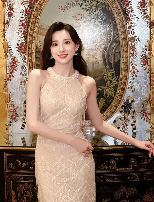 那些央视出品的女主持人有多绝！个个才貌双全，你最想娶哪一位？