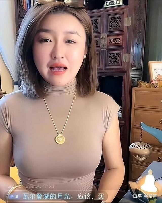 赵四媳妇直播带货紧身裤,丰腴身材太火辣了,粉丝纷纷为其点赞