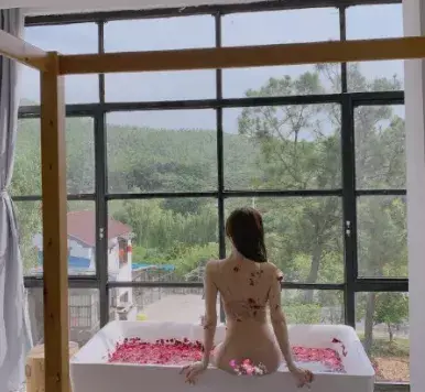 女主播最骚跳舞(漏X漏腿女主播性感浴照被爆)