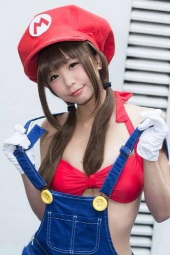 这样的水管工也可以么？ 萌妹cos女体马里奥