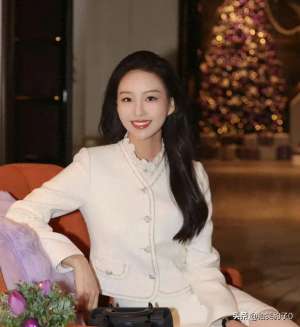 央视女主播穿肉色内衣(央视＂新美人＂刘璇私服曝光小香风造型引网友惊叹：这气质绝了)