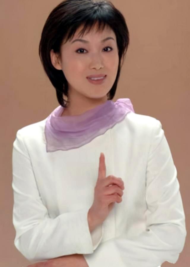 《新闻联播》美女主播郑丽:37岁做妈妈,钟爱家乡黑龙江