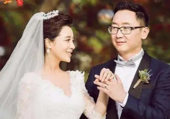 央视女主播胡蝶:美貌与才华,事业与婚姻应有尽有,只差当上国脸
