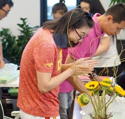 傅园慧又直播了，采访她的是大王，两个摩羯座的人是怎么不冷场的